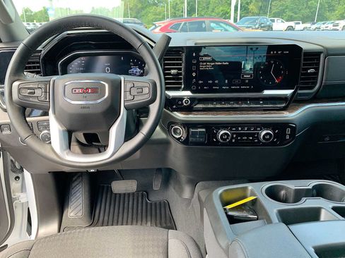 Used 2024 GMC Sierra 1500 SLE AWD/4WD image 19