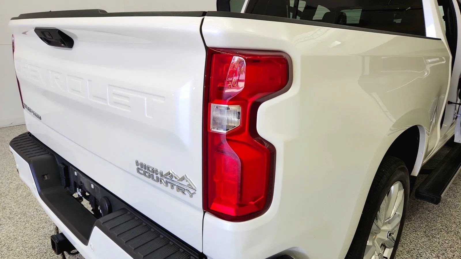 Used 2023 Chevrolet Silverado 1500 High Country w/ High Country Premium Package AWD/4WD image 37