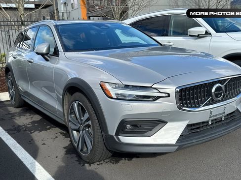 Used 2025 Volvo V60 B5 Cross Country Plus image 1