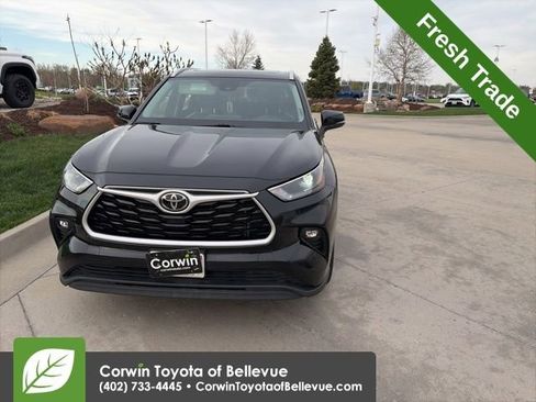 Used 2023 Toyota Highlander XLE AWD/4WD image 9