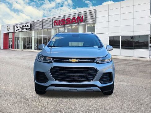 Used 2020 Chevrolet Trax LT w/ LT Convenience Package image 2
