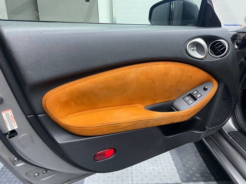 Used 2009 Nissan 370Z Touring w/ Sport Pkg RWD image 27