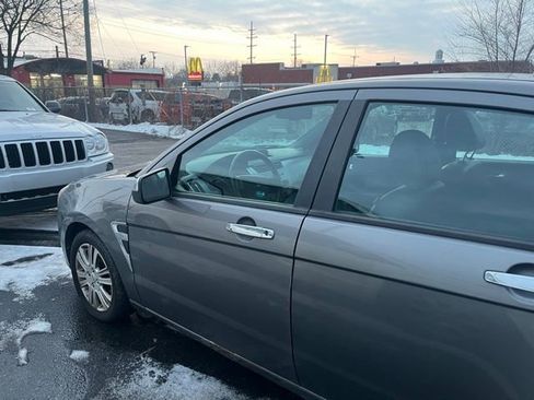 Used 2009 Ford Focus SEL image 8
