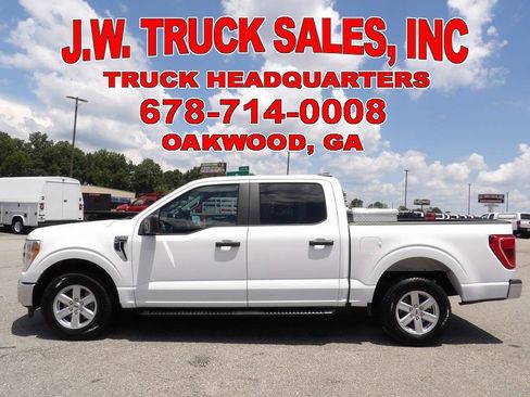 Used 2022 Ford F150 XLT w/ Trailer Tow Package RWD image 2