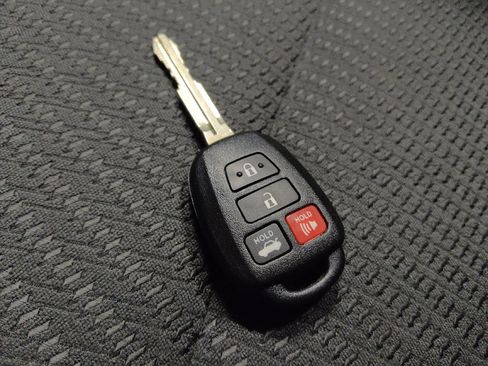 Used 2017 Toyota Camry LE image 32