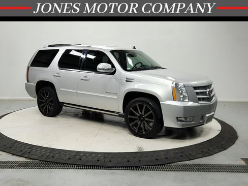 Used 2014 Cadillac Escalade Premium RWD image 1