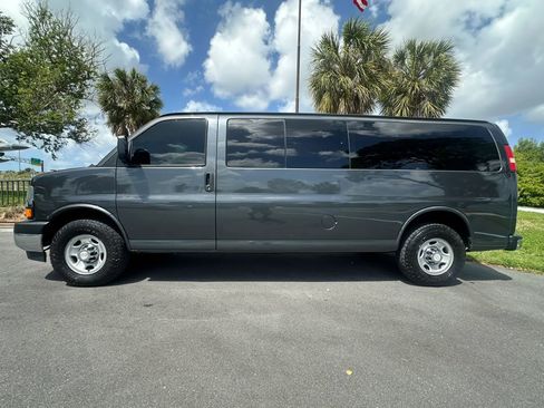 Used 2017 Chevrolet Express 3500 LT w/ LT Preferred Equipment Group RWD image 7