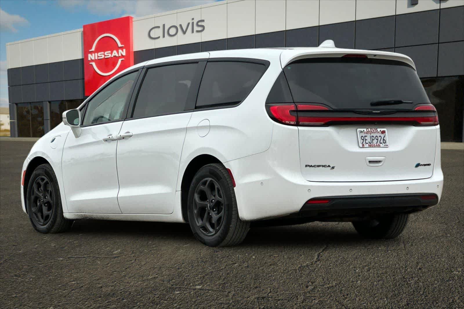 Used 2022 Chrysler Pacifica Limited w/ S Appearance Package FWD image 7
