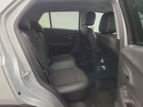 Used 2022 Chevrolet Trax LT w/ LT Convenience Package image 23