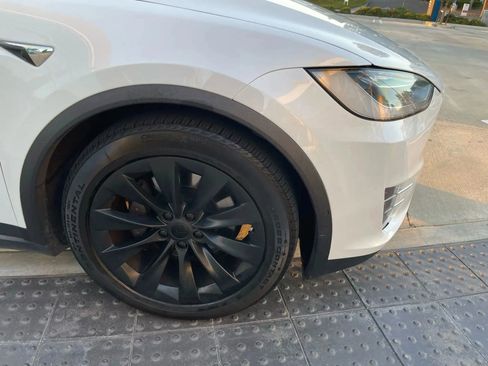 Used 2018 Tesla Model X 75D image 33