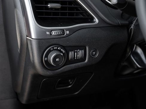 Used 2021 Jeep Cherokee Latitude Lux w/ Comfort/Convenience Group image 38