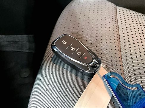 Used 2025 Chevrolet Trax LT w/ LT Convenience Package image 29