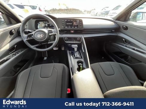 New 2025 Hyundai Elantra Sport image 12