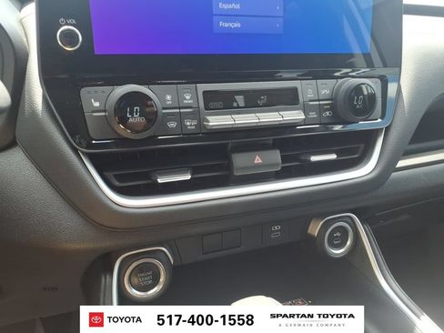 Used 2024 Toyota Grand Highlander AWD image 21