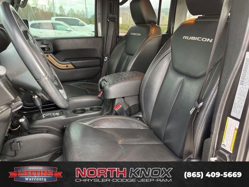 Used 2017 Jeep Wrangler Unlimited Rubicon w/ Connectivity Group image 7