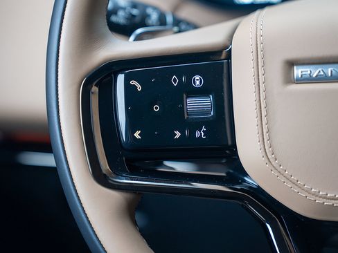 Used 2025 Land Rover Range Rover Sport Autobiography image 7