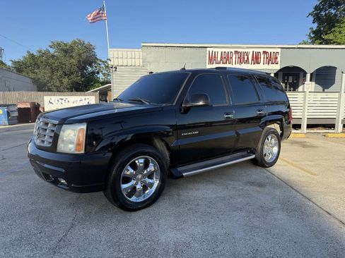 Used 2004 Cadillac Escalade AWD image 2