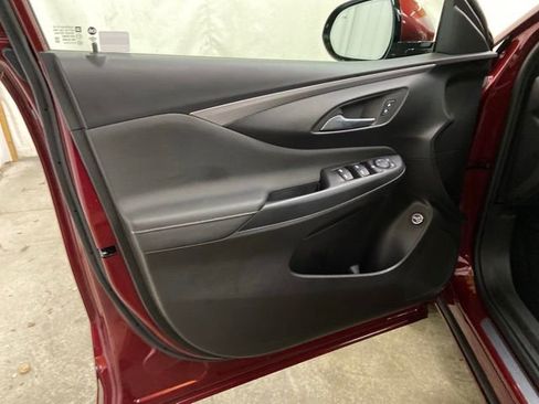 Used 2025 Buick Envista Avenir FWD image 32