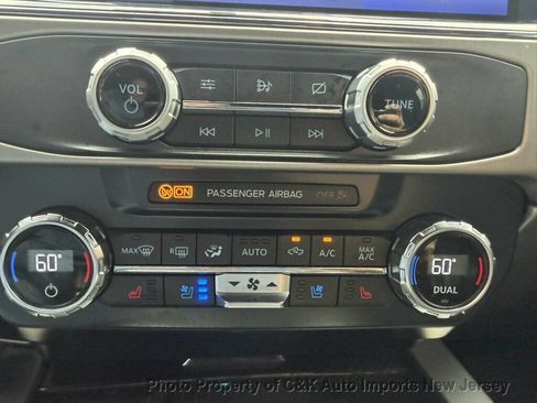 Used 2022 Ford F350 Platinum w/ FX4 Off-Road Package AWD/4WD image 30