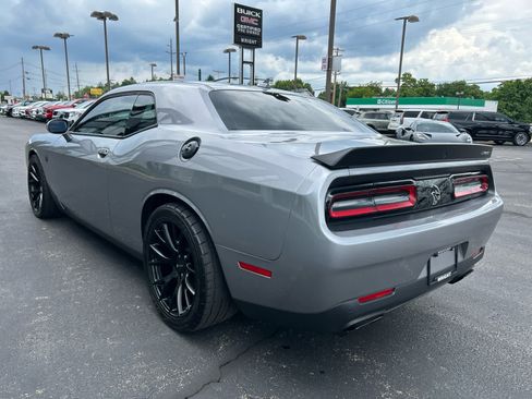 Used 2016 Dodge Challenger SRT Hellcat RWD image 2