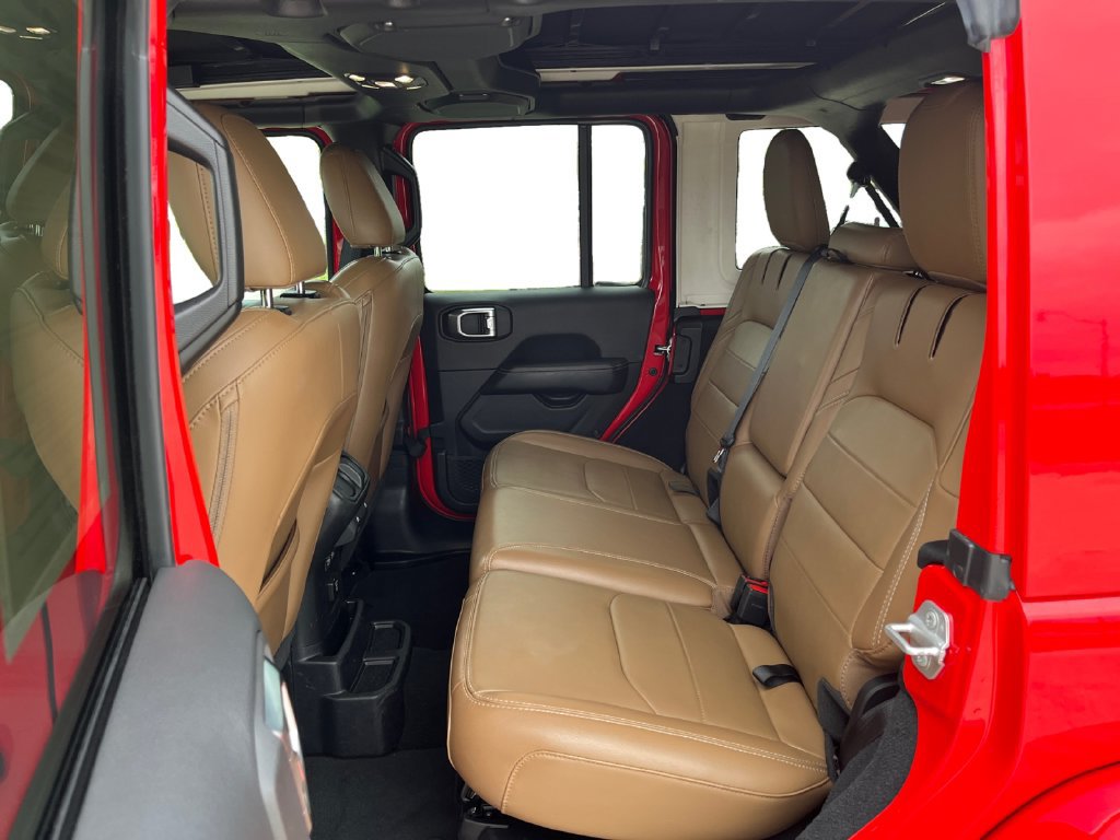 Used 2022 Jeep Wrangler Unlimited Sahara w/ Cold Weather Group AWD/4WD image 27