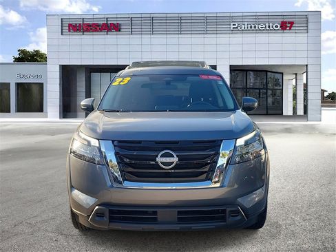 Certified 2024 Nissan Pathfinder SV image 2