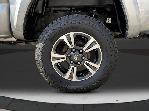 Used 2018 Toyota Tacoma SR5 image 34
