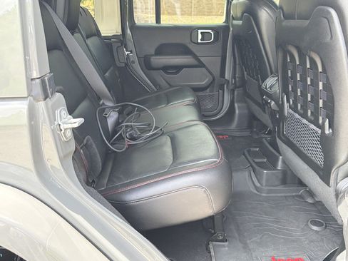 Used 2023 Jeep Wrangler Unlimited Rubicon w/ LED Lighting Group AWD/4WD image 15