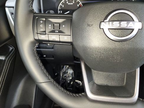 Used 2025 Nissan Rogue SV AWD/4WD image 23