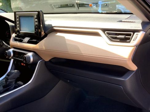 Used 2019 Toyota RAV4 XLE w/ Convenience Package FWD image 16