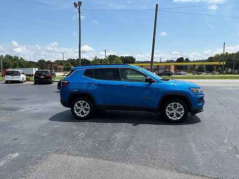 Used 2024 Jeep Compass Latitude AWD/4WD image 5