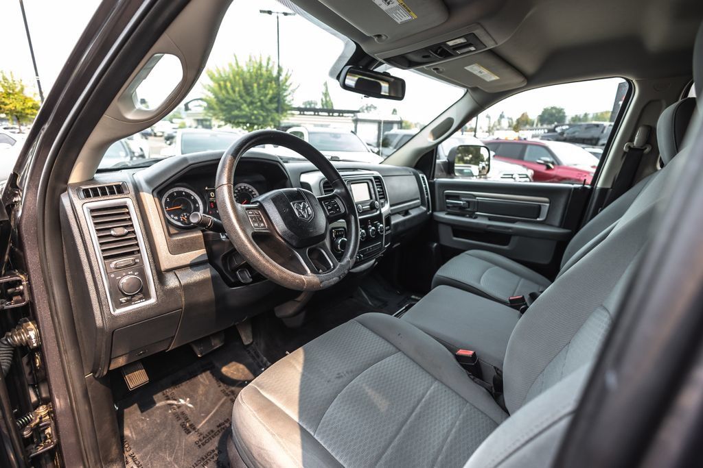 Used 2016 RAM 1500 Classic SLT AWD/4WD image 18