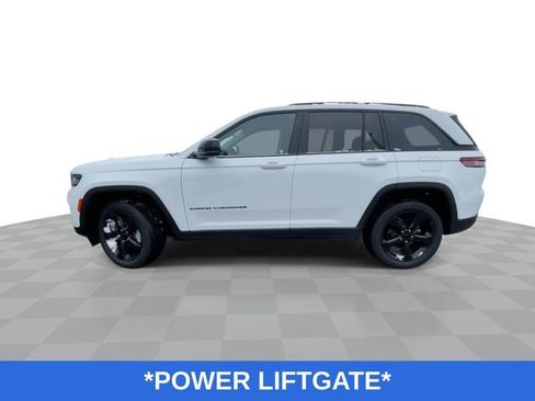 Used 2023 Jeep Grand Cherokee Limited w/ Luxury Tech Group II image 6