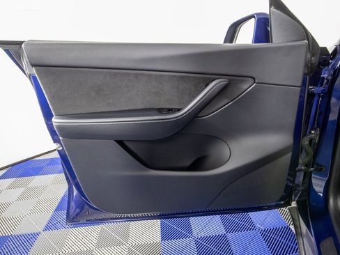 Used 2020 Tesla Model Y Long Range image 13