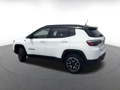 Used 2025 Jeep Compass Trailhawk AWD/4WD image 8