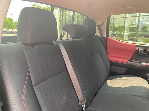 Used 2018 Toyota Tacoma SR5 AWD/4WD image 29