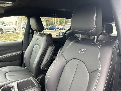 New 2026 Chrysler Pacifica Select w/ S Appearance Package image 15
