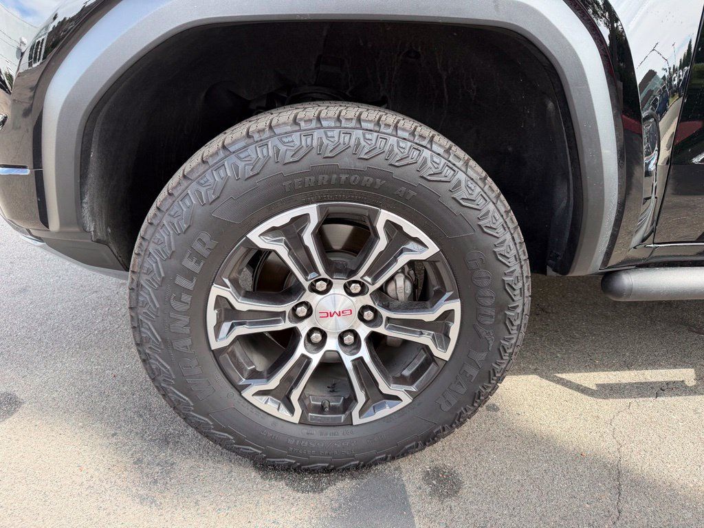 Used 2025 GMC Canyon AT4 AWD/4WD image 8