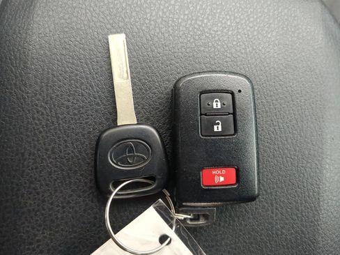 Used 2018 Toyota Tacoma TRD Sport w/ Technology Package image 34