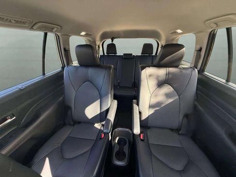 Used 2024 Toyota Grand Highlander XLE image 47