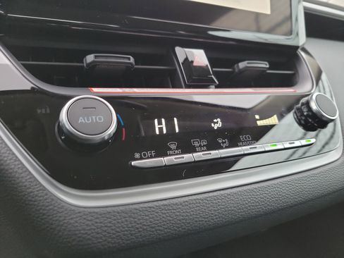 Used 2025 Toyota Corolla LE image 28