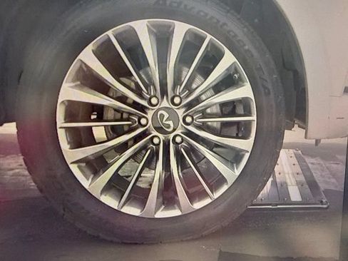 Used 2018 INFINITI QX80 4WD w/ Deluxe Technology Package image 10