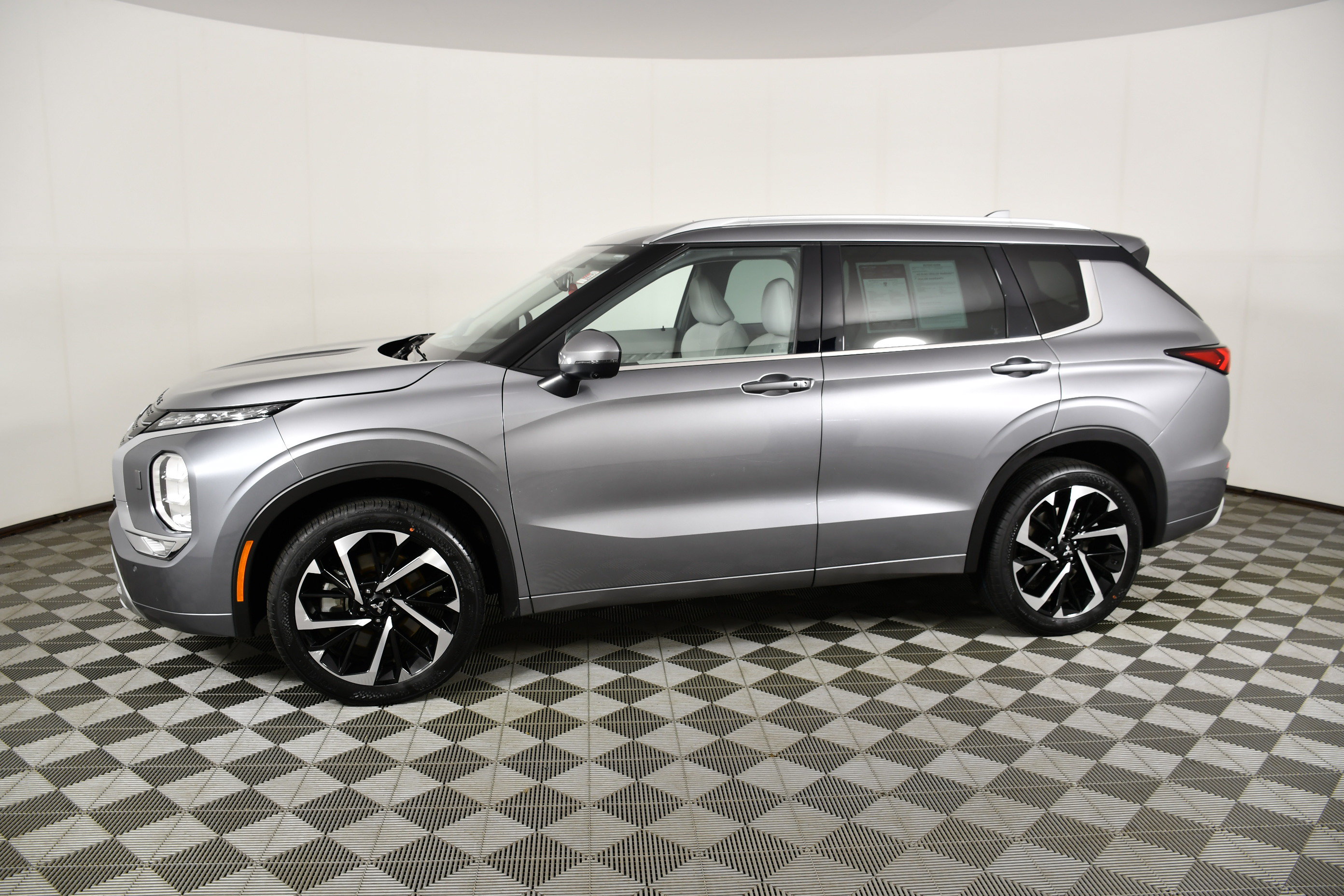 Used 2022 Mitsubishi Outlander SEL AWD/4WD image 9