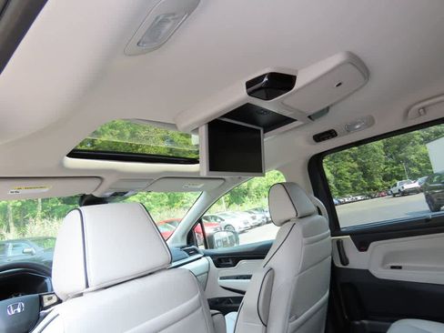 New 2026 Honda Odyssey Touring image 17