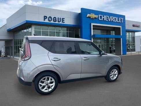 Used 2024 Kia Soul LX w/ Option Group 015 FWD image 2