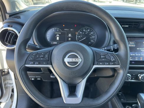 Used 2023 Nissan Kicks SV image 8