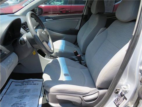 Used 2016 Hyundai Accent SE FWD image 3