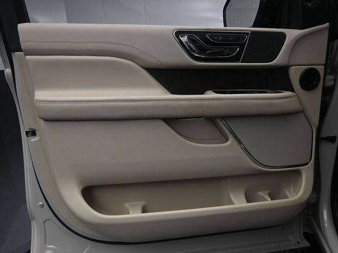 Used 2019 Lincoln Navigator Reserve AWD/4WD image 23