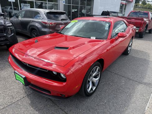 Used 2016 Dodge Challenger SXT Plus RWD image 2