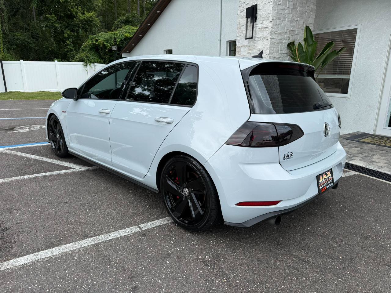 Used 2018 Volkswagen GTI SE FWD image 3